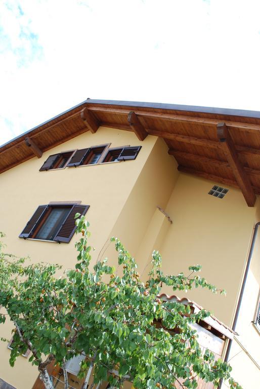 The Yellow House Fiumicino Exterior photo